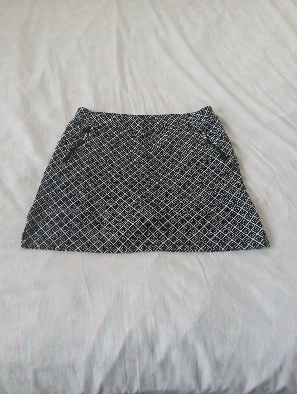Jones New York Black & White Geometric Mini Skort